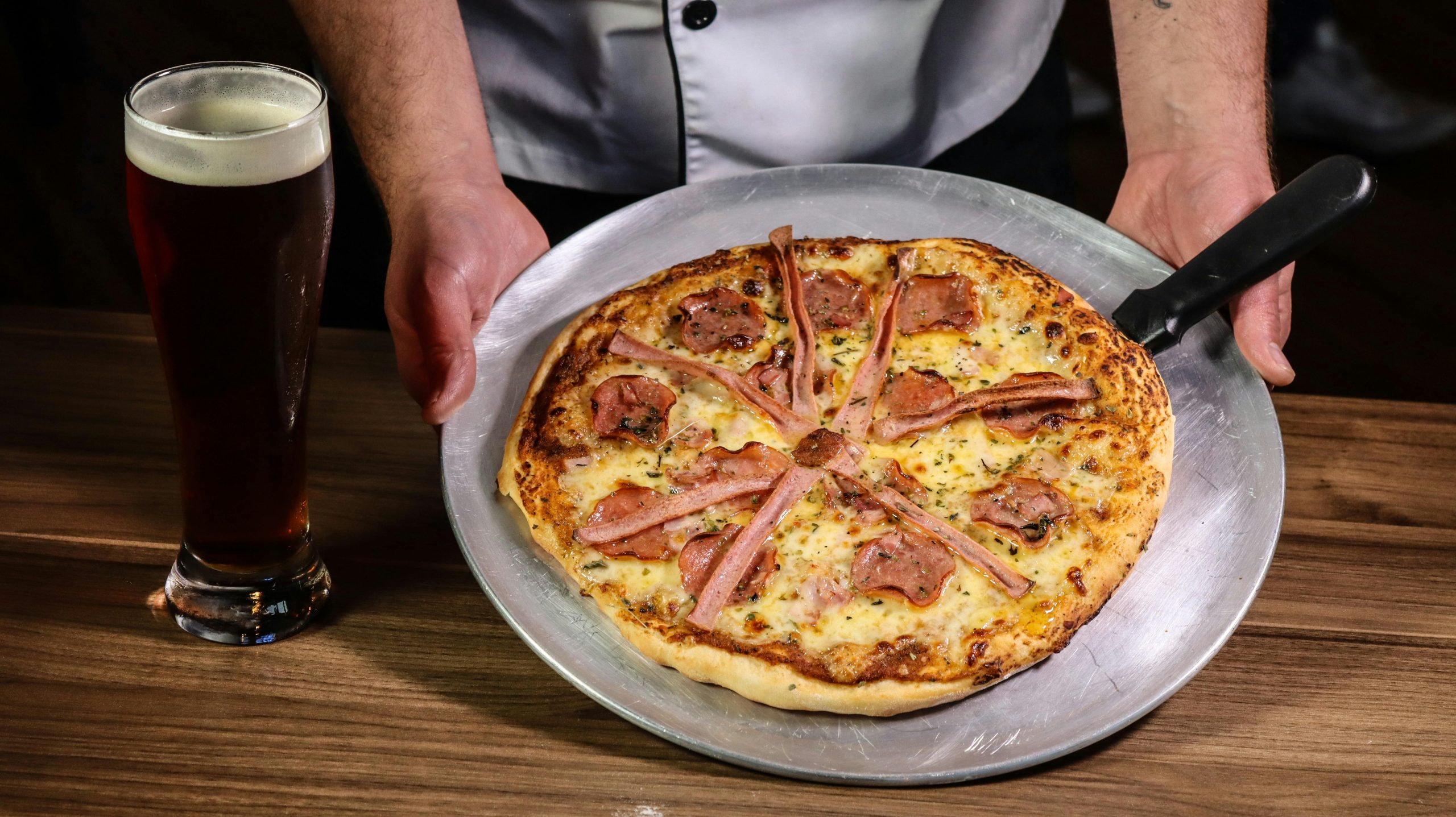 Tampa restaurant serving craft beer, pizza bans children