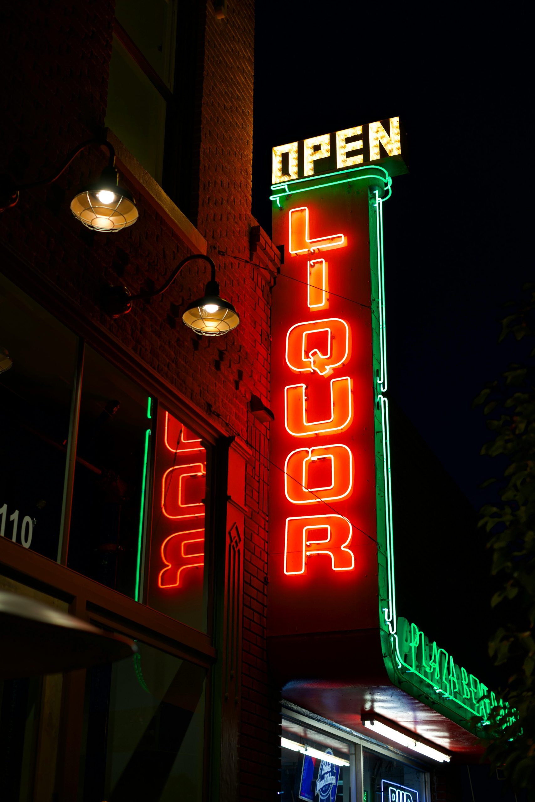 Minnesota Gov. Dayton would sign bill lifting ban on Sunday liquor store sales