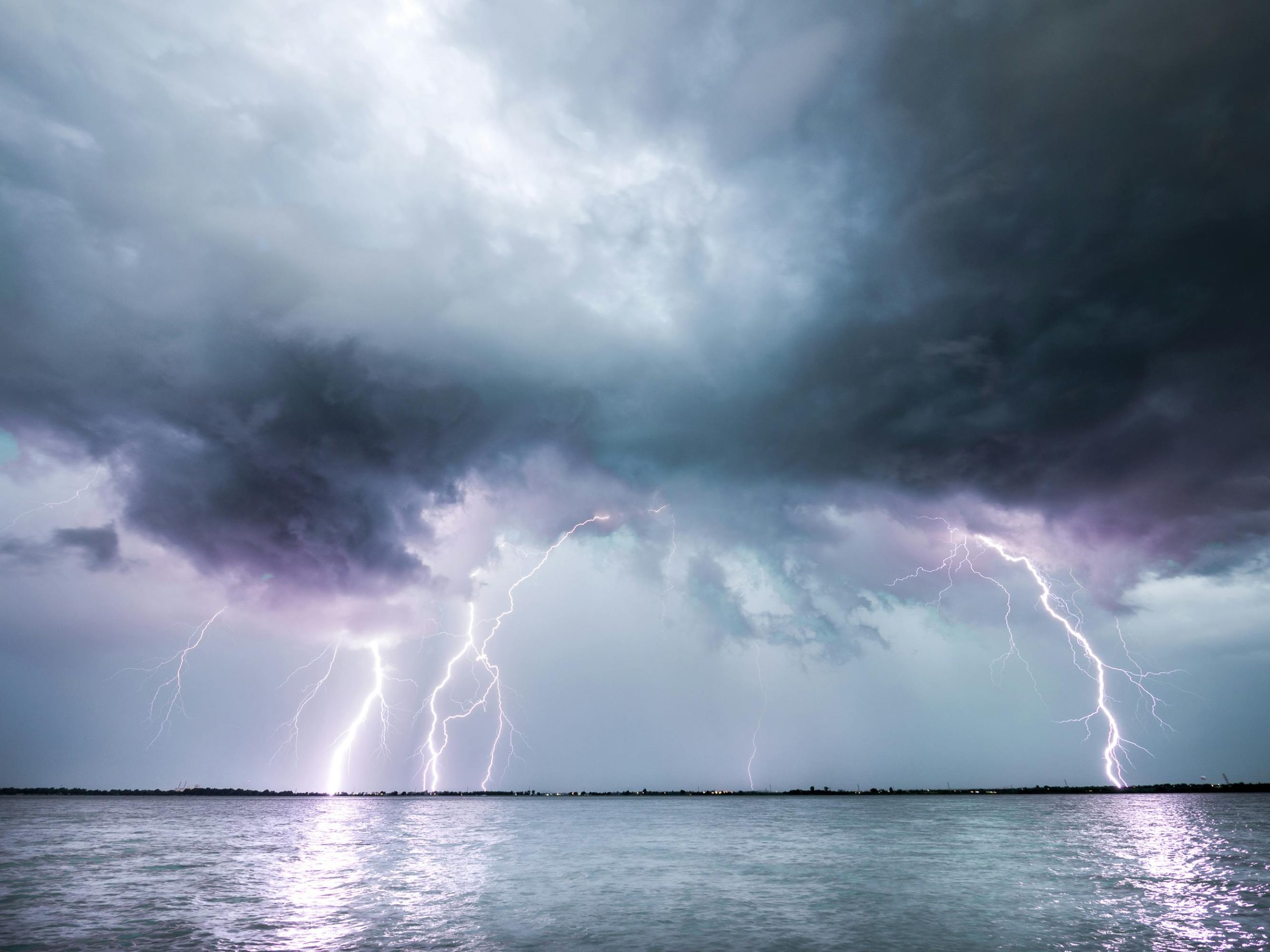 Anheuser-Busch Halts Beer Production to Provide Water for Texas, Oklahoma Storm Victims