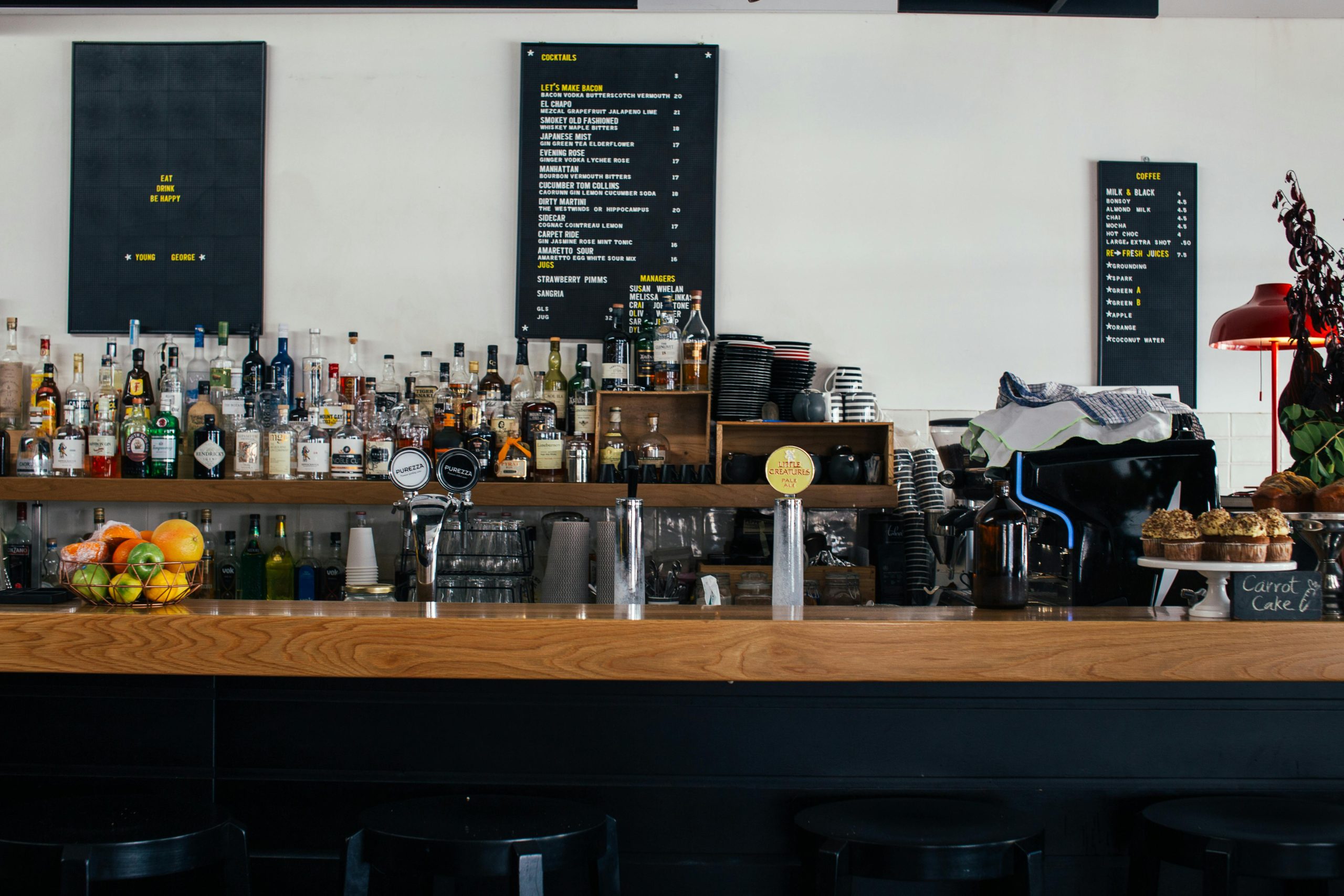 Bar offers free beer until Packers score, forced to give away 300 cups during shutout