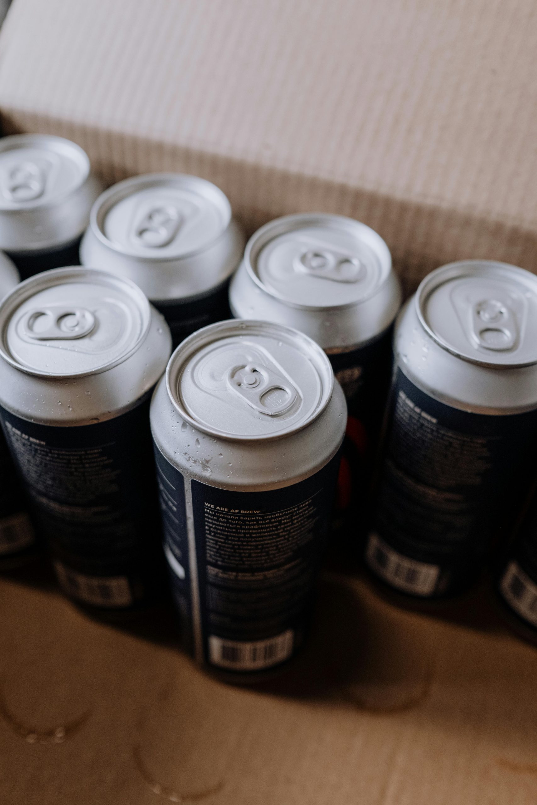 This Cooler Keeps Beers Cold Without Ice “It’s a lightweight, insulated sleeve that fits snugly over a case of beer. The insulation combines an outer layer of neoprene with an inner layer made of an aluminum composite to keep a case of beer ‘refreshingly cold’ for at least 10 hours.”